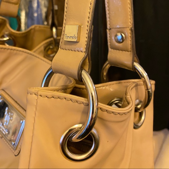 Tignanello, duo compartment, bucket style, zipper area below, a good baby bag. - Picture 6 of 14